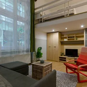 Appartamento De Lux In Historical Quarters, Budapest