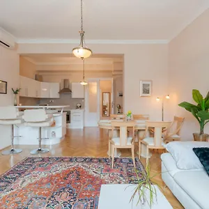 Appartamento View To The Roofs Luxury With 2 Bedrooms, Budapest
