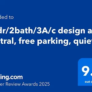 Appartamento 3bdr-2bath-3ac Design Apt, Central, Secured Parking, Quiet, Budapest